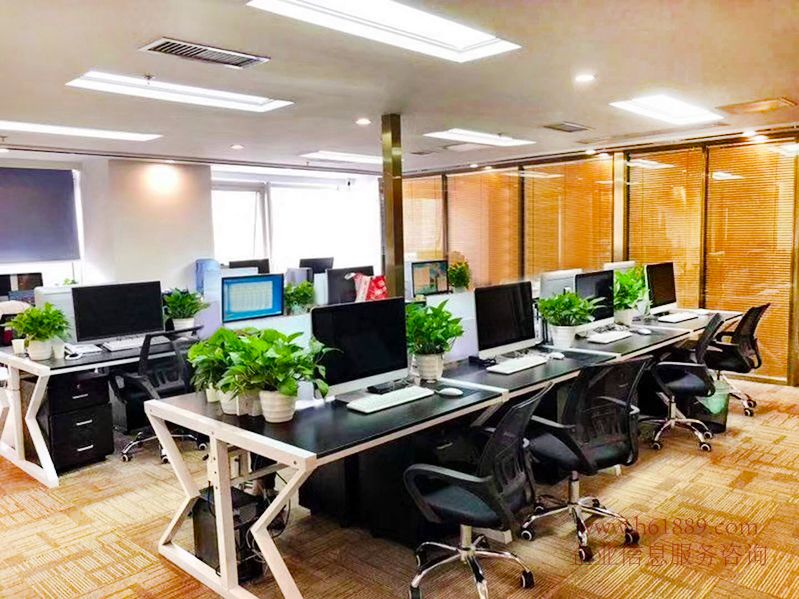 會展中心地鐵口現代國際商務大廈多套辦公室出租，網絡技術服務完善，圖片實拍，租客免擁